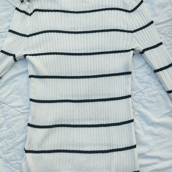 Black and white Juniors Sweater - Picture 4 of 4